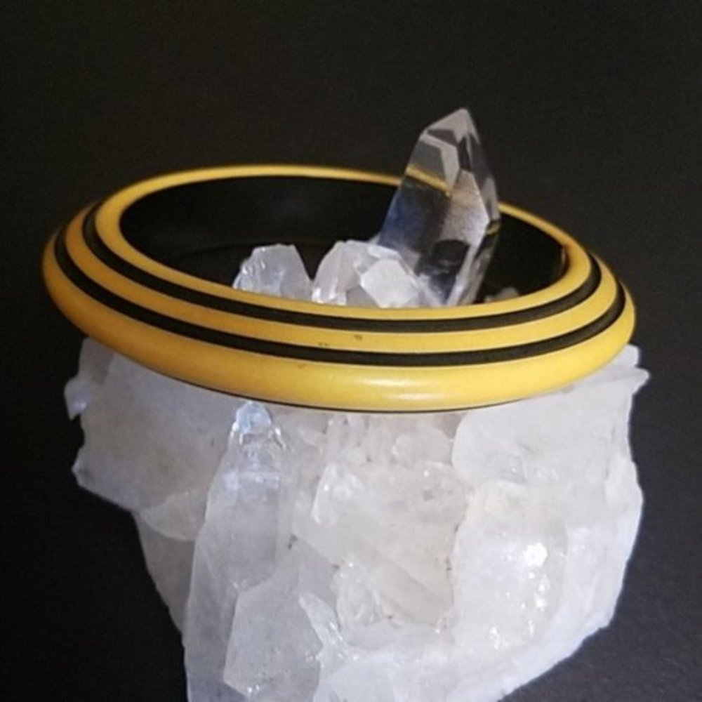 lconic Vintage Diane Von Furstenberg Bakelite Bangle Bracelet